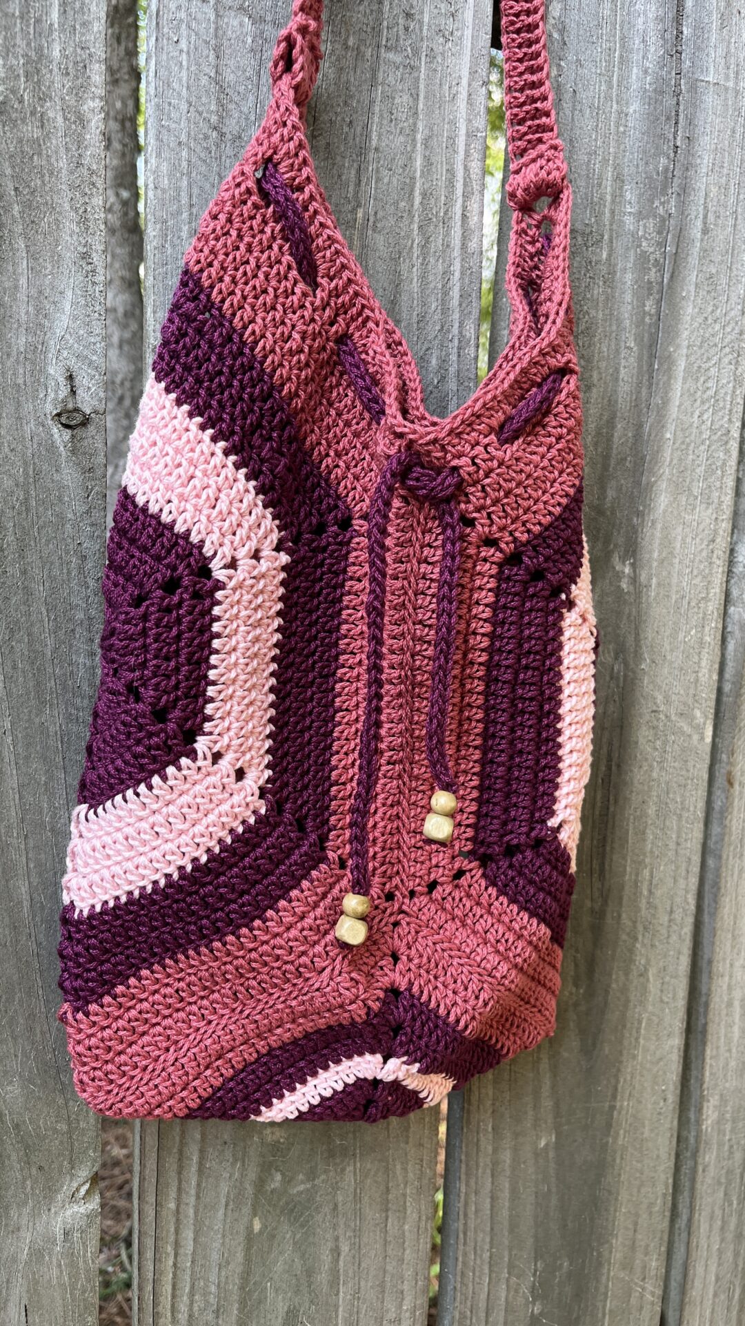 Crocheted Bag Tutorial: Hexagon Stitch ~ Free-Tutorial.net